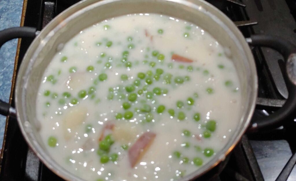 Peas and Potatoes in White Sauce